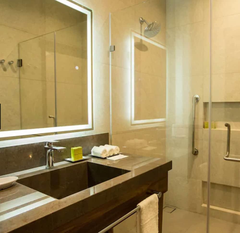 Hilton Garden Inn Monterrey Obispado Exterior photo