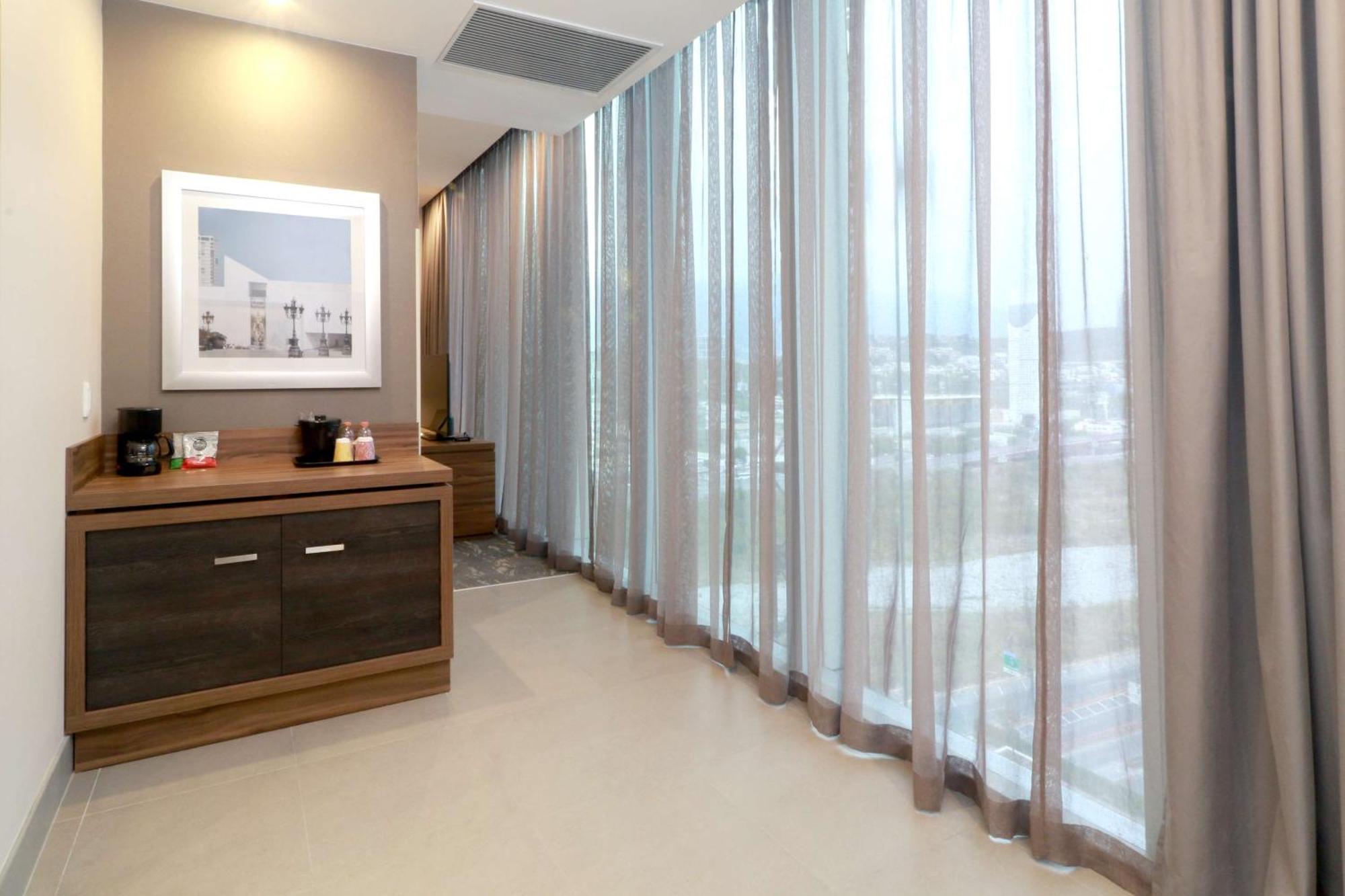 Hilton Garden Inn Monterrey Obispado Exterior photo